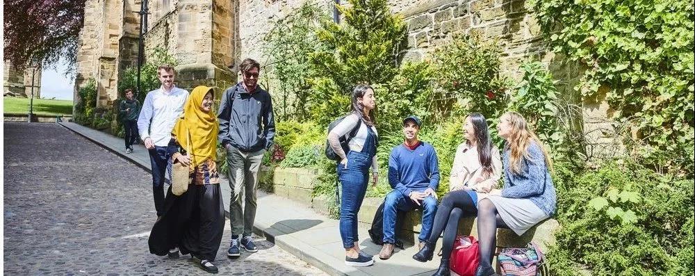 英國留學(xué)，能豁免雅思？